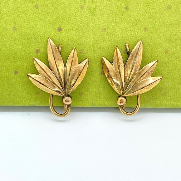 Vintage Leaf Screw-Back Earrings 1/20 12K GF - Picture 2 of 7